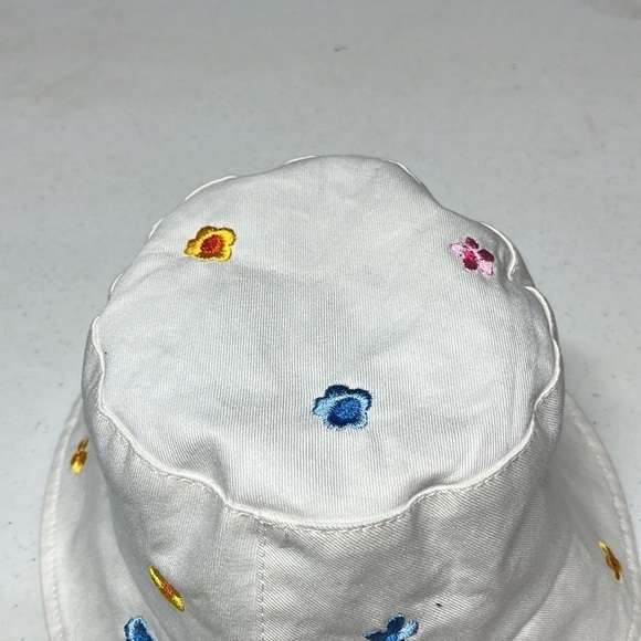 Bucket Hat White with Embroidered Flowers - Picture 3 of 11